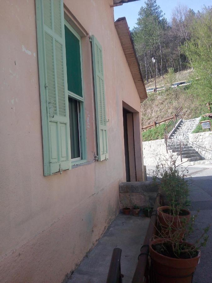 Les Deux Pentes Apartment Sausses Exterior photo